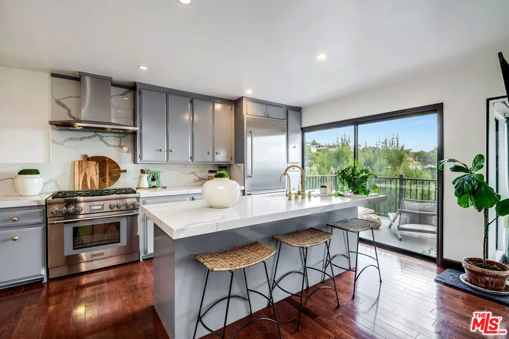 9234 Kinglet Drive Los Angeles, CA 90069