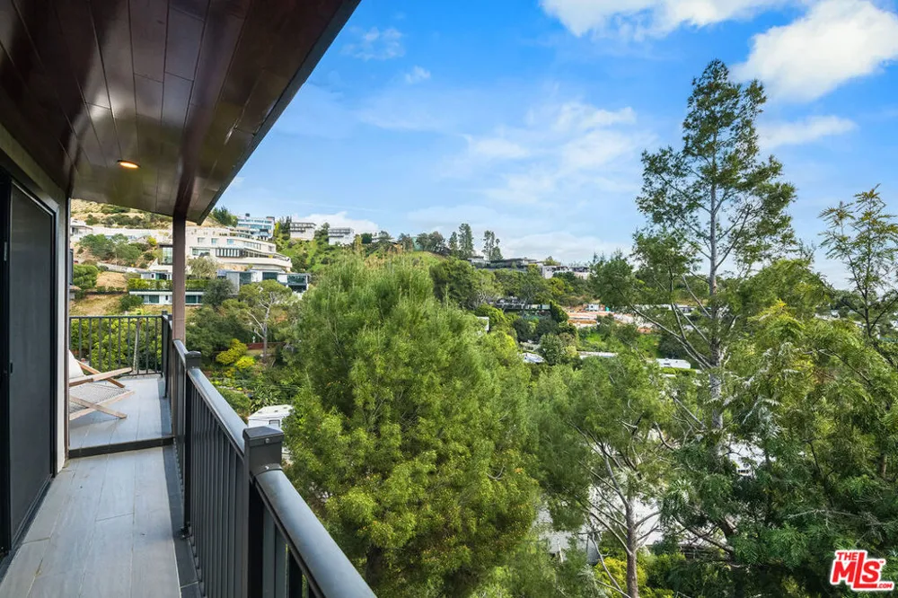 9234 Kinglet Drive Los Angeles, CA 90069