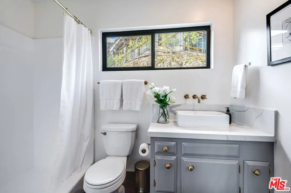 9234 Kinglet Drive Los Angeles, CA 90069