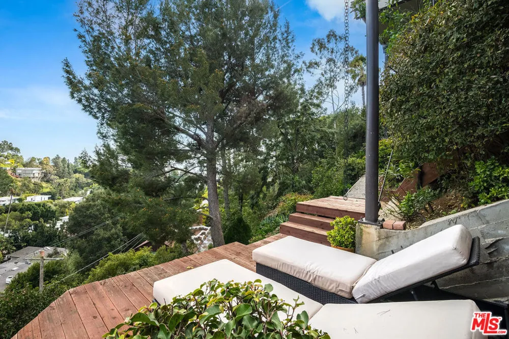9234 Kinglet Drive Los Angeles, CA 90069