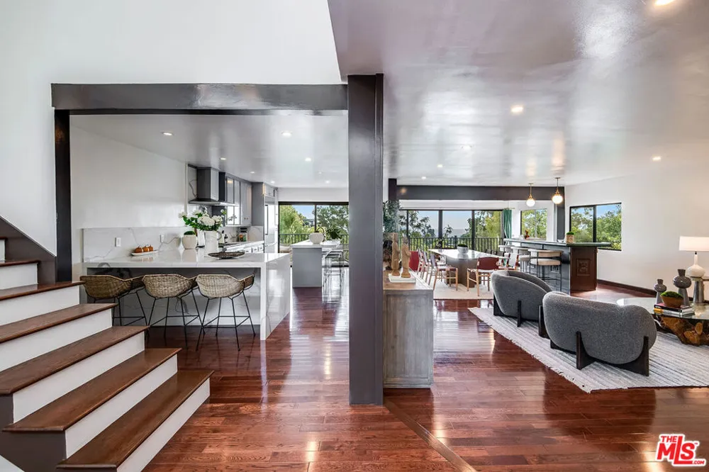 9234 Kinglet Drive Los Angeles, CA 90069