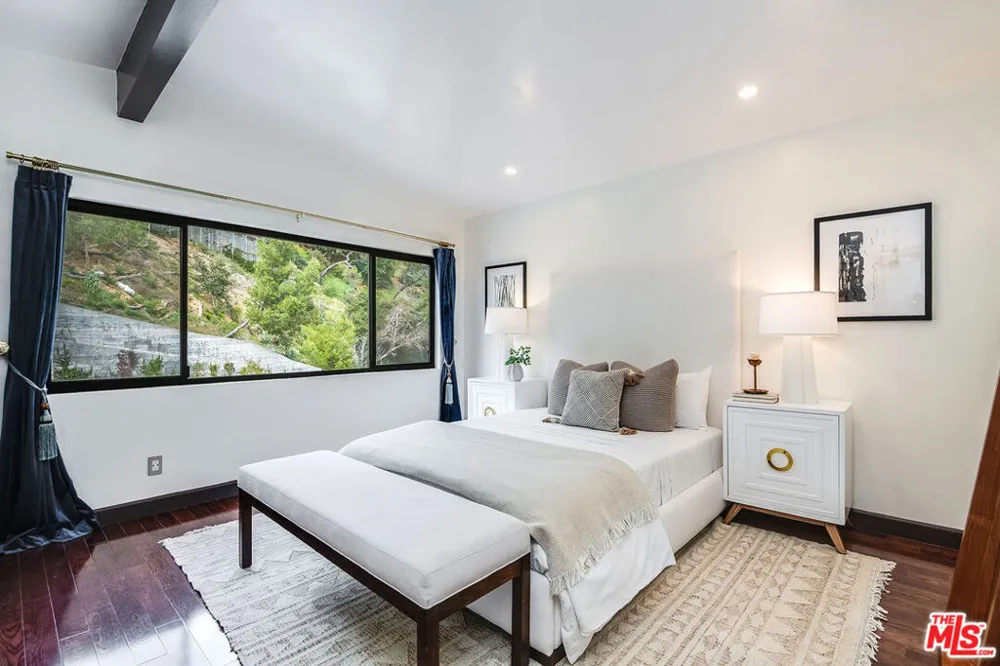 9234 Kinglet Drive Los Angeles, CA 90069