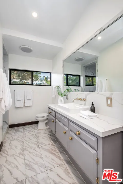 9234 Kinglet Drive Los Angeles, CA 90069