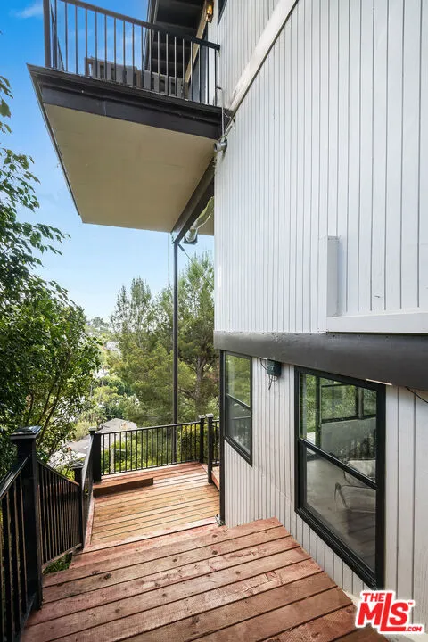 9234 Kinglet Drive Los Angeles, CA 90069