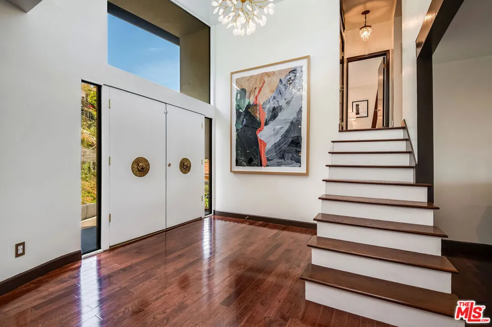 9234 Kinglet Drive Los Angeles, CA 90069