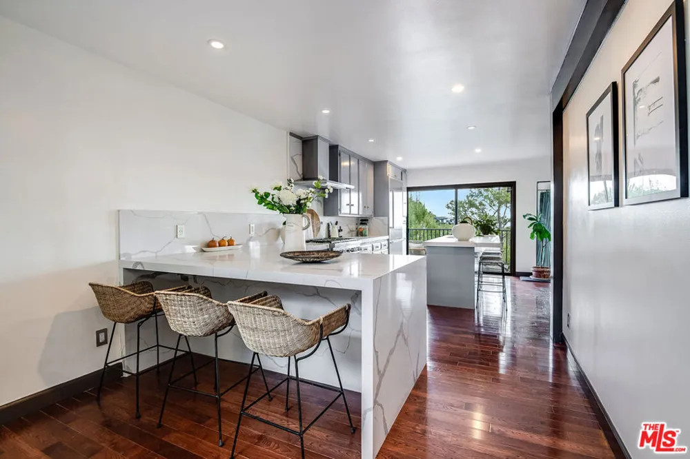 9234 Kinglet Drive Los Angeles, CA 90069