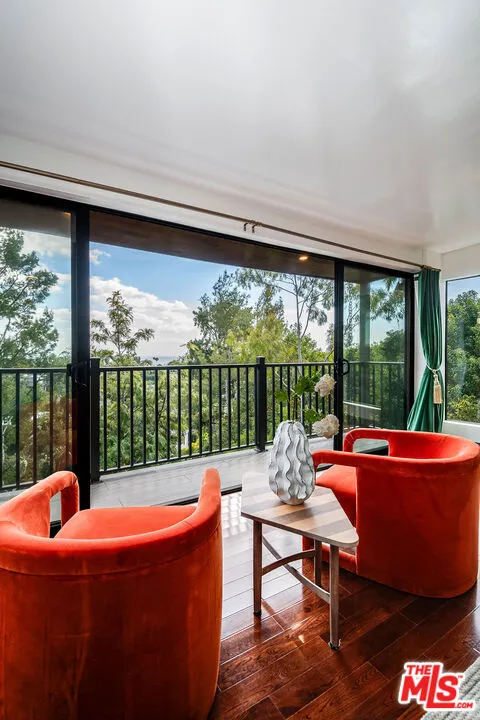 9234 Kinglet Drive Los Angeles, CA 90069