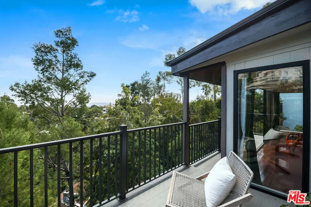 9234 Kinglet Drive Los Angeles, CA 90069