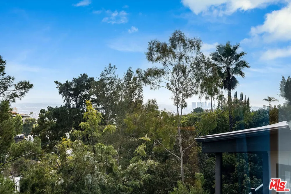 9234 Kinglet Drive Los Angeles, CA 90069