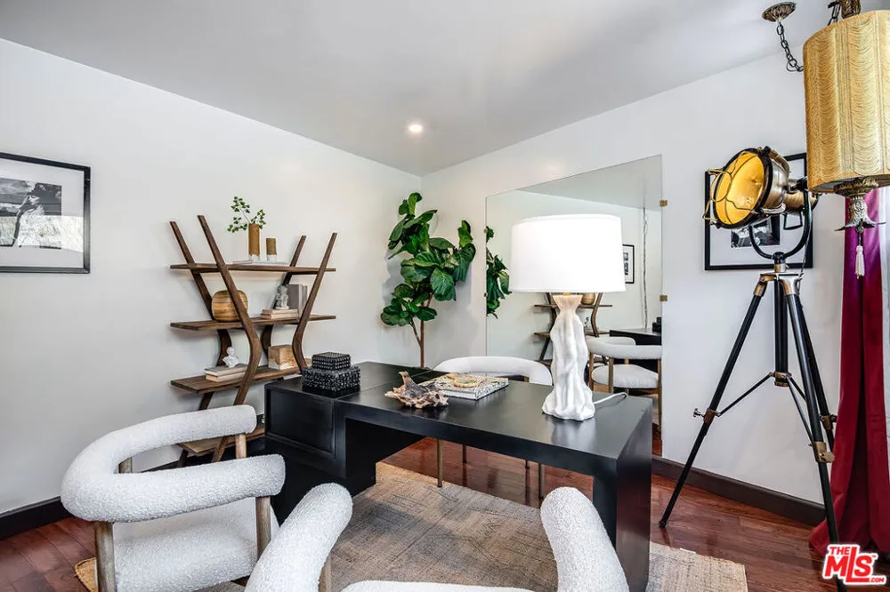 9234 Kinglet Drive Los Angeles, CA 90069