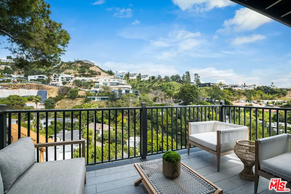 9234 Kinglet Drive Los Angeles, CA 90069