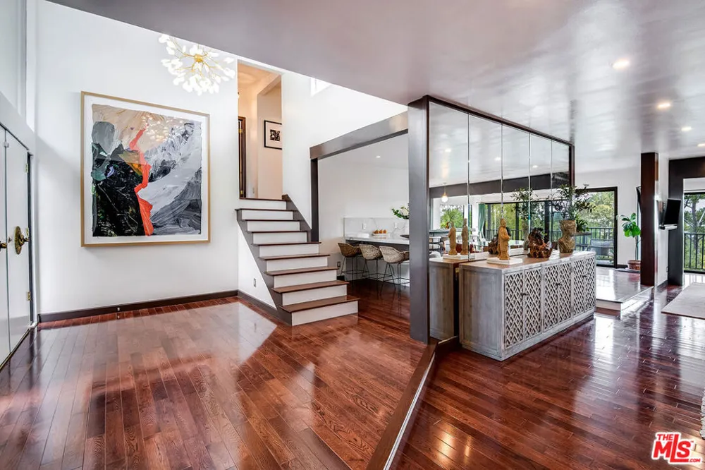 9234 Kinglet Drive Los Angeles, CA 90069