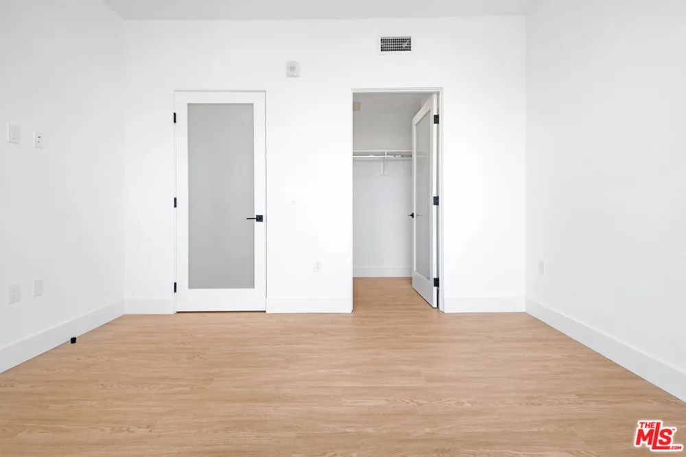 8555 Colgate Avenue #402 Los Angeles, CA 90048