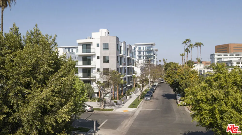 8555 Colgate Avenue #402 Los Angeles, CA 90048