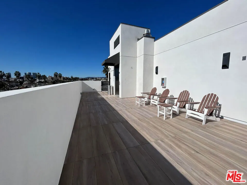 8555 Colgate Avenue #402 Los Angeles, CA 90048