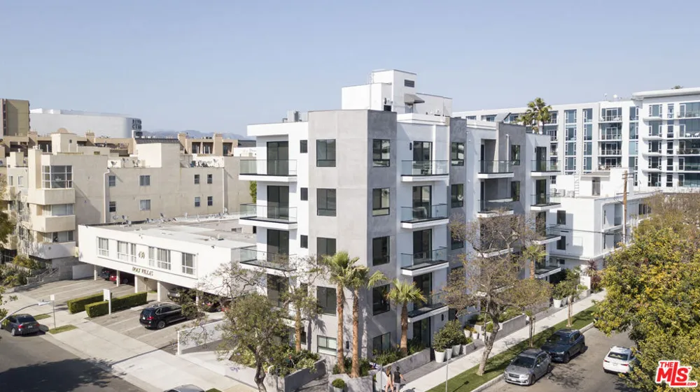 8555 Colgate Avenue #402 Los Angeles, CA 90048