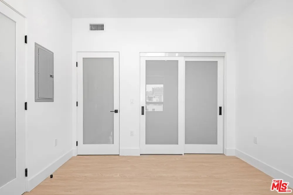 8555 Colgate Avenue #402 Los Angeles, CA 90048