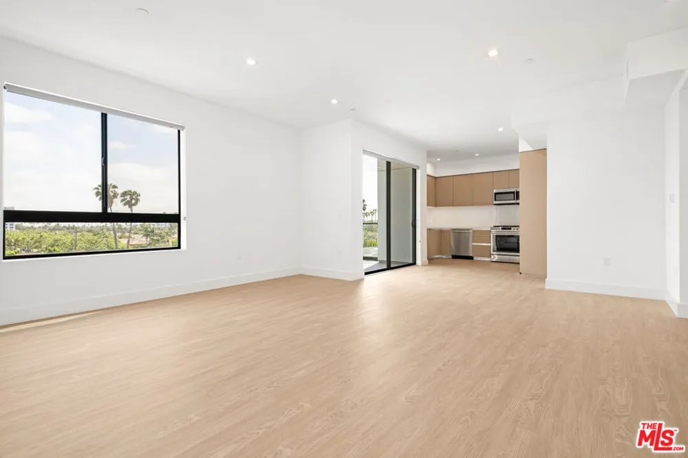 8555 Colgate Avenue #402 Los Angeles, CA 90048