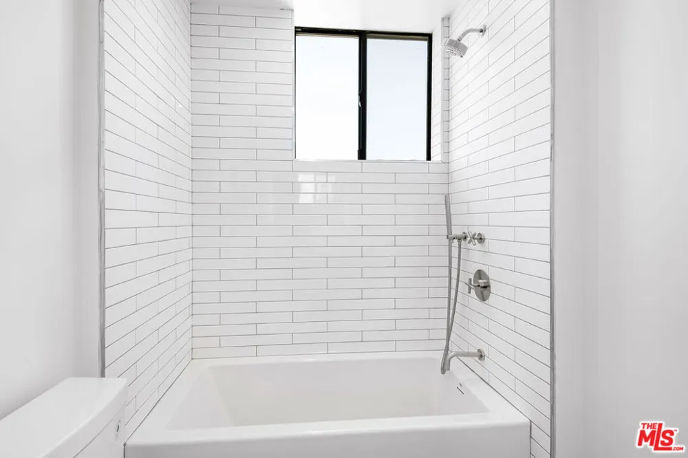 8555 Colgate Avenue #402 Los Angeles, CA 90048
