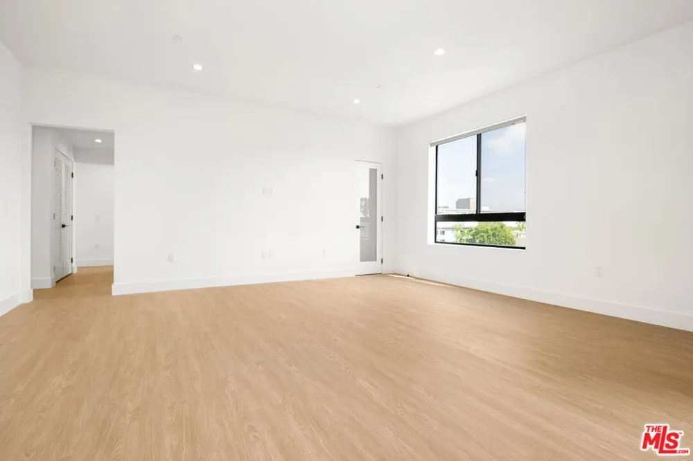 8555 Colgate Avenue #402 Los Angeles, CA 90048