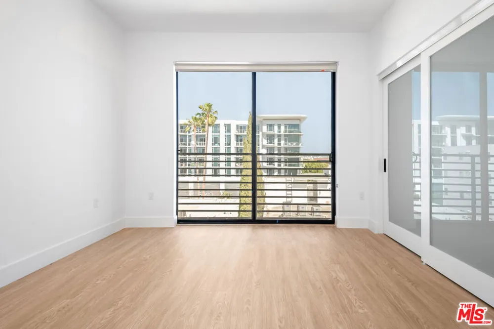 8555 Colgate Avenue #402 Los Angeles, CA 90048