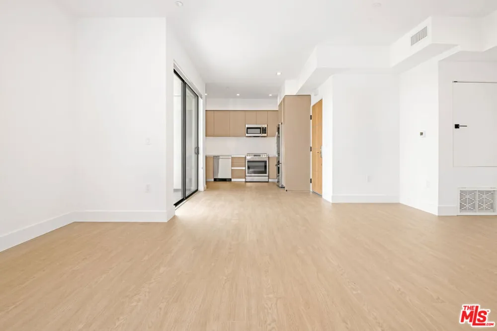 8555 Colgate Avenue #402 Los Angeles, CA 90048