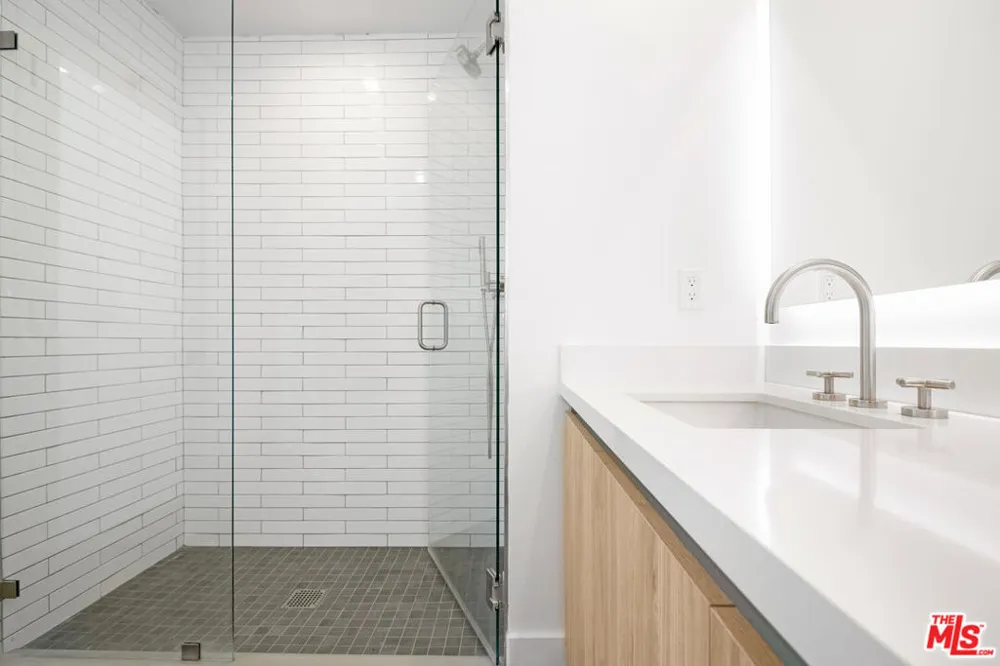 8555 Colgate Avenue #402 Los Angeles, CA 90048