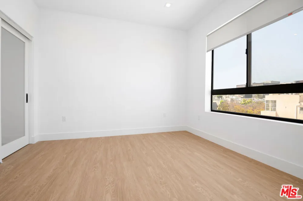 8555 Colgate Avenue #402 Los Angeles, CA 90048