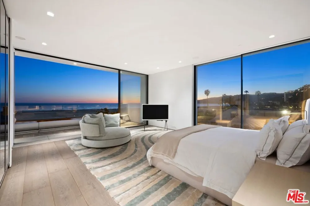 547 Palisades Beach Road Santa Monica, CA 90402