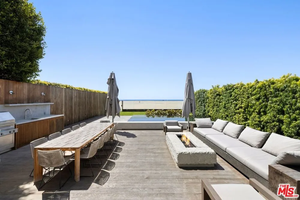 547 Palisades Beach Road Santa Monica, CA 90402