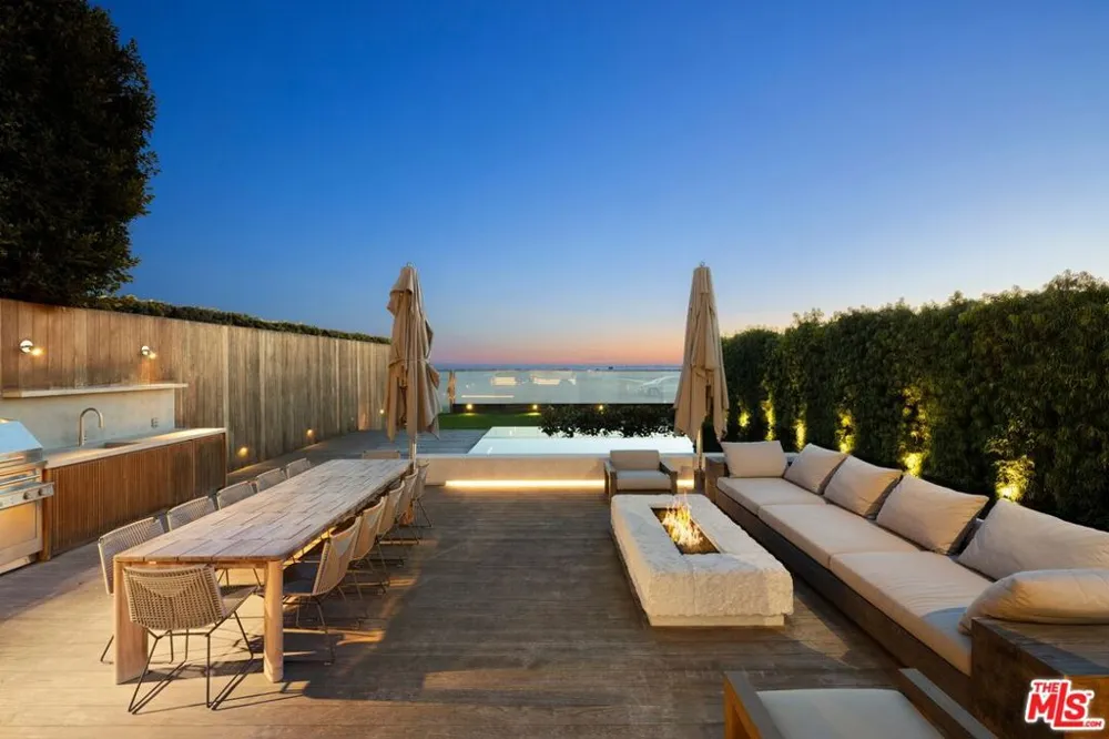 547 Palisades Beach Road Santa Monica, CA 90402
