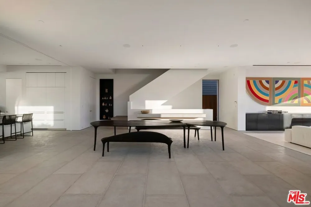 547 Palisades Beach Road Santa Monica, CA 90402