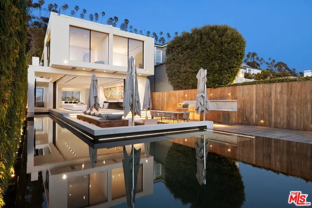 547 Palisades Beach Road Santa Monica, CA 90402