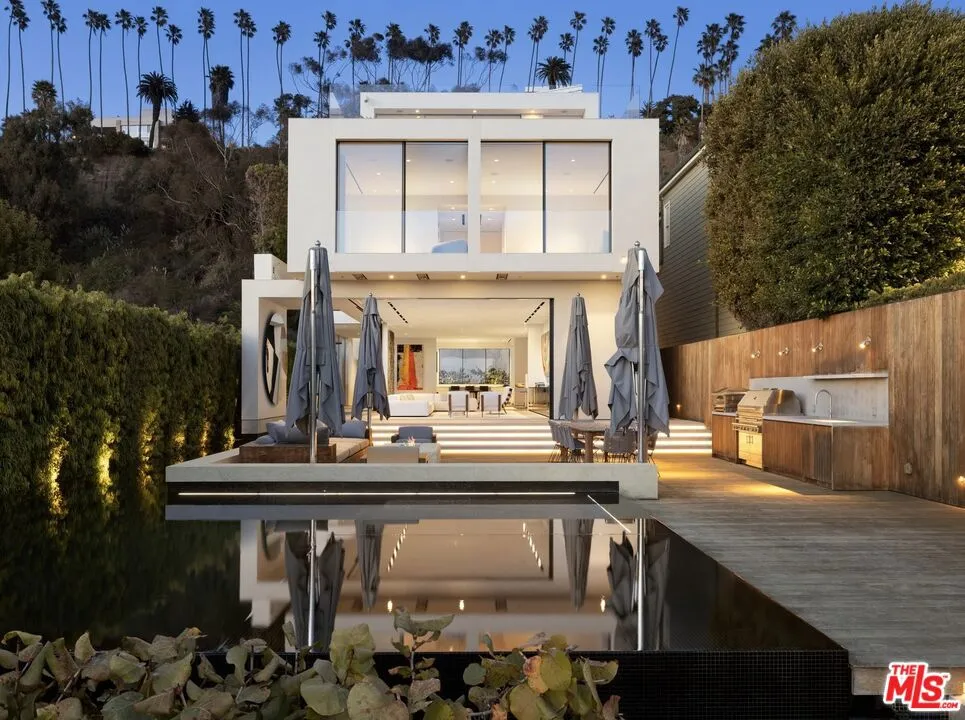 547 Palisades Beach Road Santa Monica, CA 90402