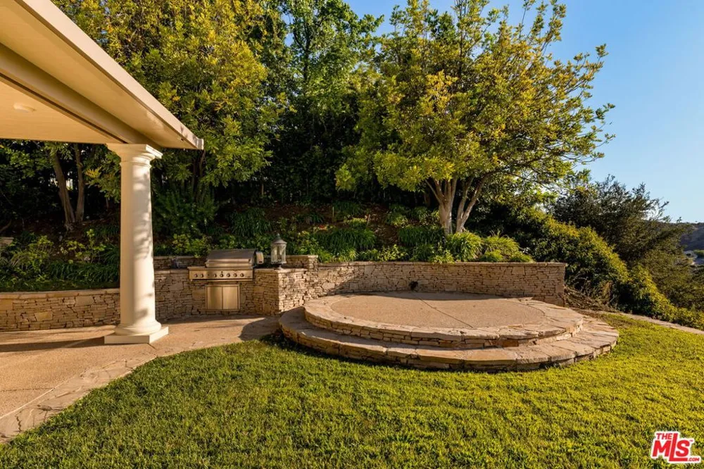 3469 Cordova Drive Calabasas, CA 91302