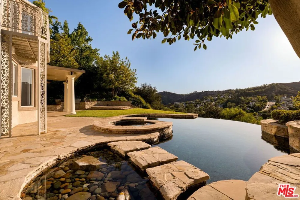 3469 Cordova Drive Calabasas, CA 91302
