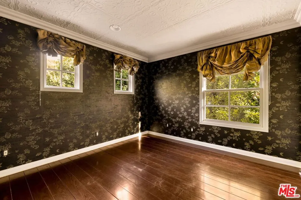 3469 Cordova Drive Calabasas, CA 91302