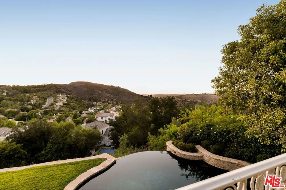 3469 Cordova Drive Calabasas, CA 91302