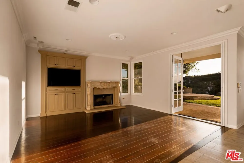 3469 Cordova Drive Calabasas, CA 91302