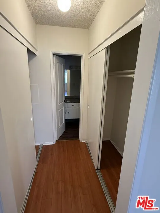 18444 Collins Street #4 Tarzana, CA 91356