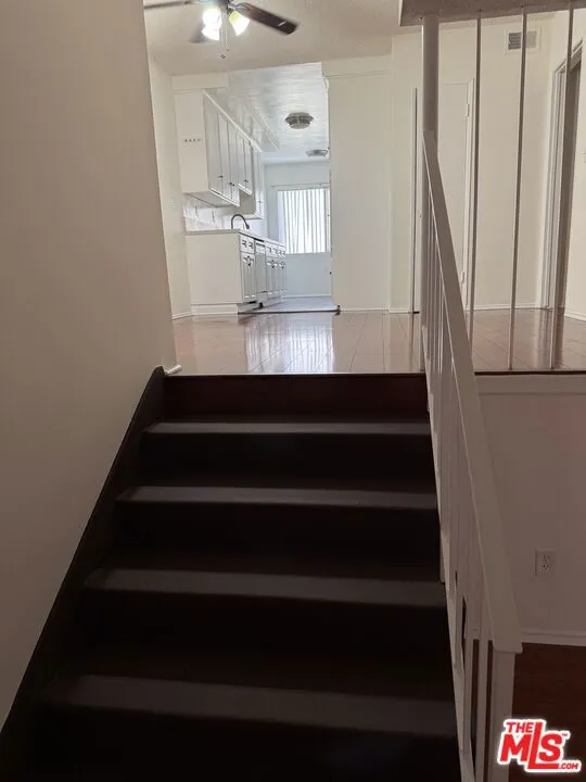 18444 Collins Street #4 Tarzana, CA 91356