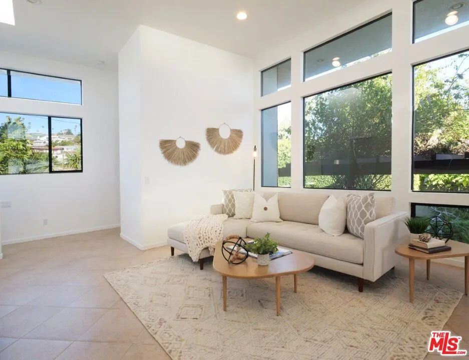 2105 W Paseo Del Mar San Pedro, CA 90732