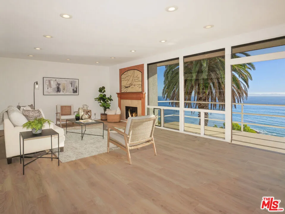 2105 W Paseo Del Mar San Pedro, CA 90732