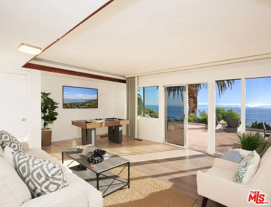 2105 W Paseo Del Mar San Pedro, CA 90732