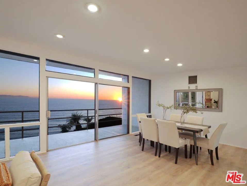 2105 W Paseo Del Mar San Pedro, CA 90732