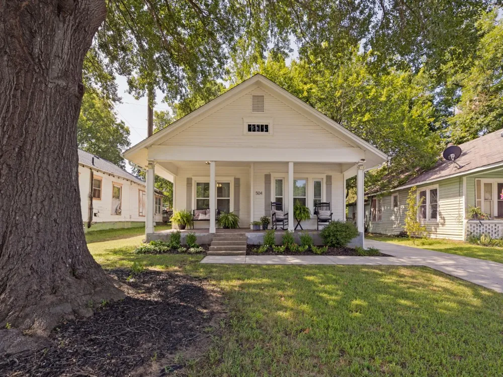 504 W Murray Street Denison, TX 75020