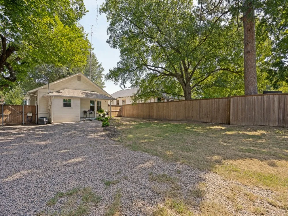 504 W Murray Street Denison, TX 75020