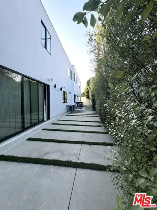 4338 Huntley Avenue Culver City, CA 90230