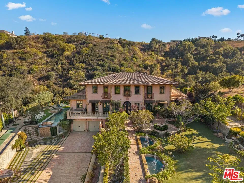 28305 Via Acero Street Malibu, CA 90265