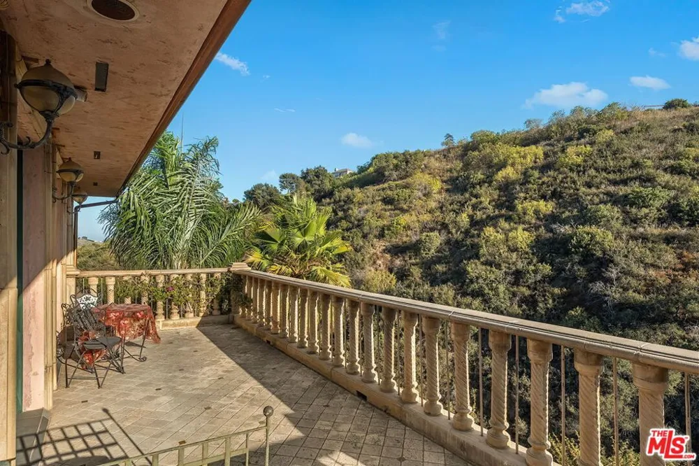28305 Via Acero Street Malibu, CA 90265